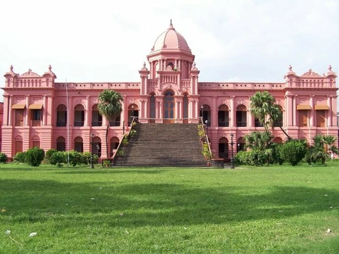 Дворец Ahsan Manzil в Даке