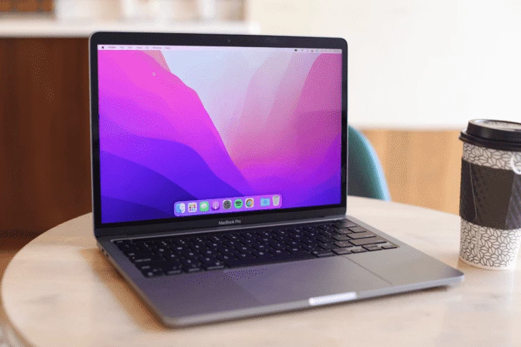Здесь могло быть фото «Точки G», но вместо него держите фото Apple MacBook Air на чипе M2, который мы разыграем в честь ДР