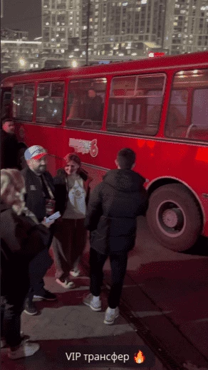 Купить билет за $1700 и поехать клубиться в Москва-Сити на автобусе — ну кайфово же? :D
