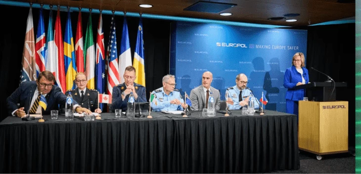 Международная коалиция представителей правоохранительных органов на пресс-конференции в Гааге 18 сентября 2024 года, на которой объявила о своей операции против приложения Ghost.