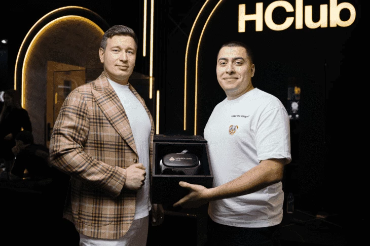 Вручение подарка стримеру Magical