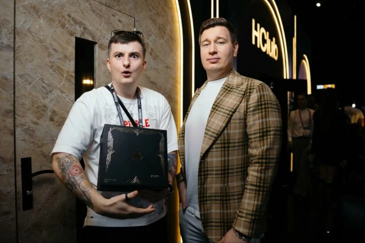 Вручение подарка стримеру ZloyN