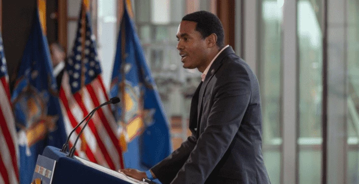 Политик Ричи Торрес