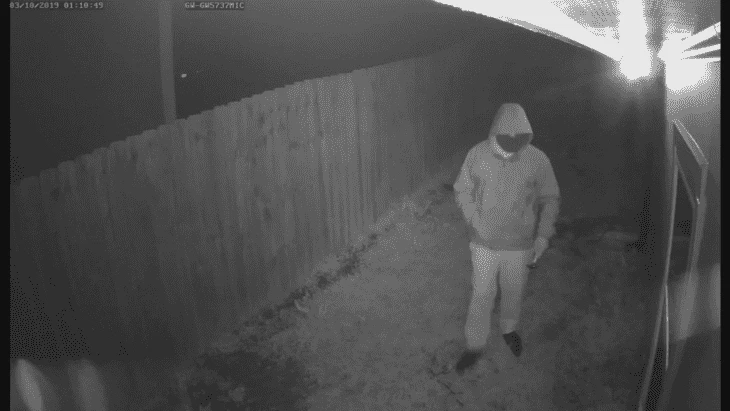 На кадрах видеонаблюдения запечатлено, как кто-то проник в дом Чжуна в марте 2019 года. Источник: полиция округа Афины-Кларк  