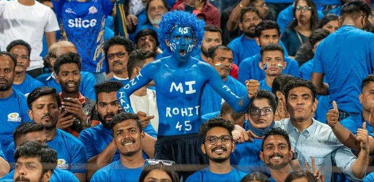 Фанат Mumbai Indians — победителей чемпионата 2022