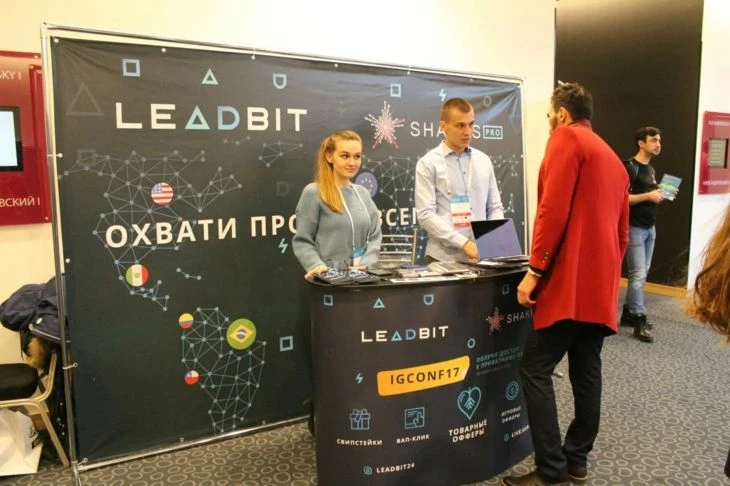 PR-менеджер Юля и будущий CEO Shakes.pro — Илья на конференции IGCONF’17