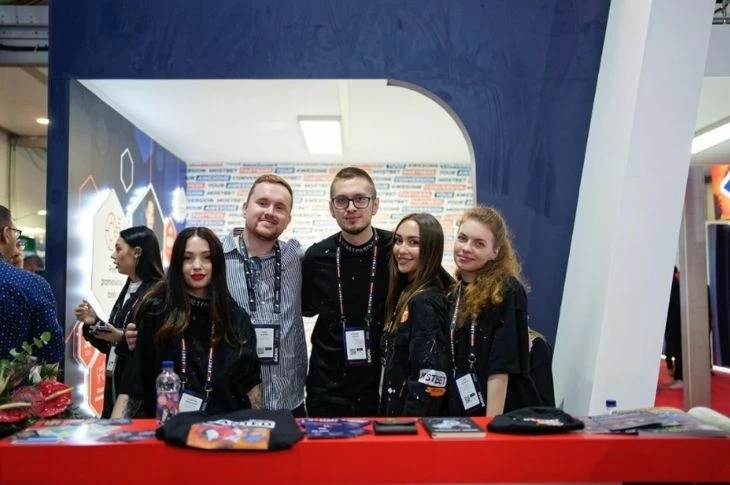 Автор рубрики «Ангелы HR-ли» Дмитрий Рябинин и CEO Traffic Cardinal Никита Кустов оккупировали стенд Mostbet Partners на конфе Sigma Malta