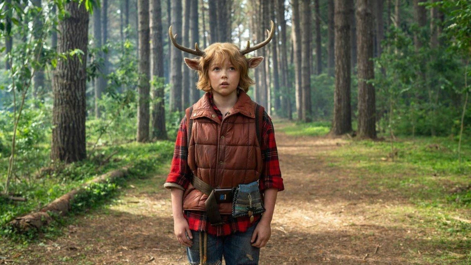Гас (Кристиан Конвери) — мальчик с оленьими рогами