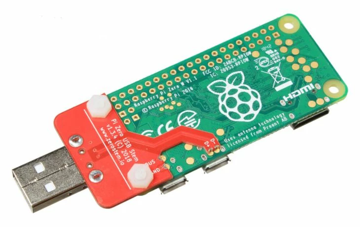 Примерно так выглядит один из самых популярных хакерских гаджетов — Raspberry Pi Zero. Для понимания — это не просто «флешка с вирусом», это мини-ПК в архитектуре флешки. И да — это 2016 год. Сейчас подобное еще компактнее и мощнее