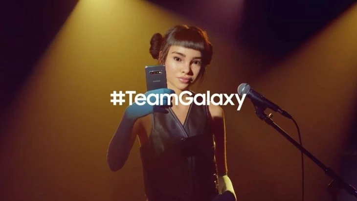 Реклама Samsung с участием Lil Miquela