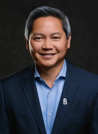 Генеральный директор Фонг Ле