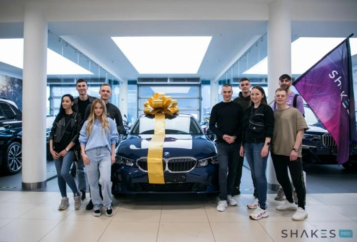 Команда Gipsy Land наглым образом угоняет из автопарка Shakes Store новенький BMW