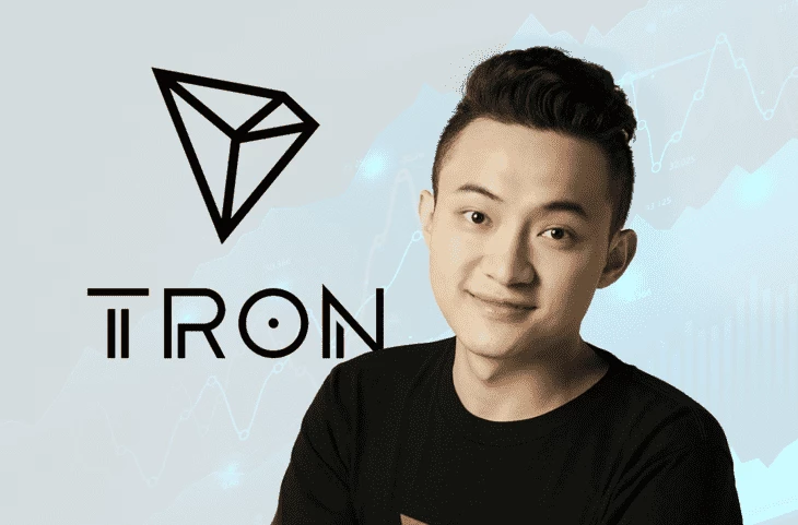 Логотип криптопроекта TRON и его создатель Джастин Сан
