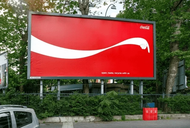 Так выглядит фирменная волна Coca-Cola