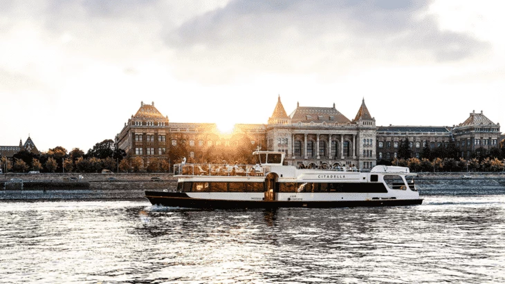 Elegant Cruise (source: dunacruises.com)
