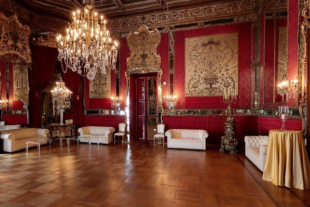 Pin-Up CODE в Palazzo Brancaccio